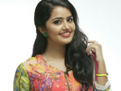 anupama parameswaran,mythri movie makers,remuneration,sukumar,ram charan  అనుపమ డబ్బు మనిషేం కాదంట..!